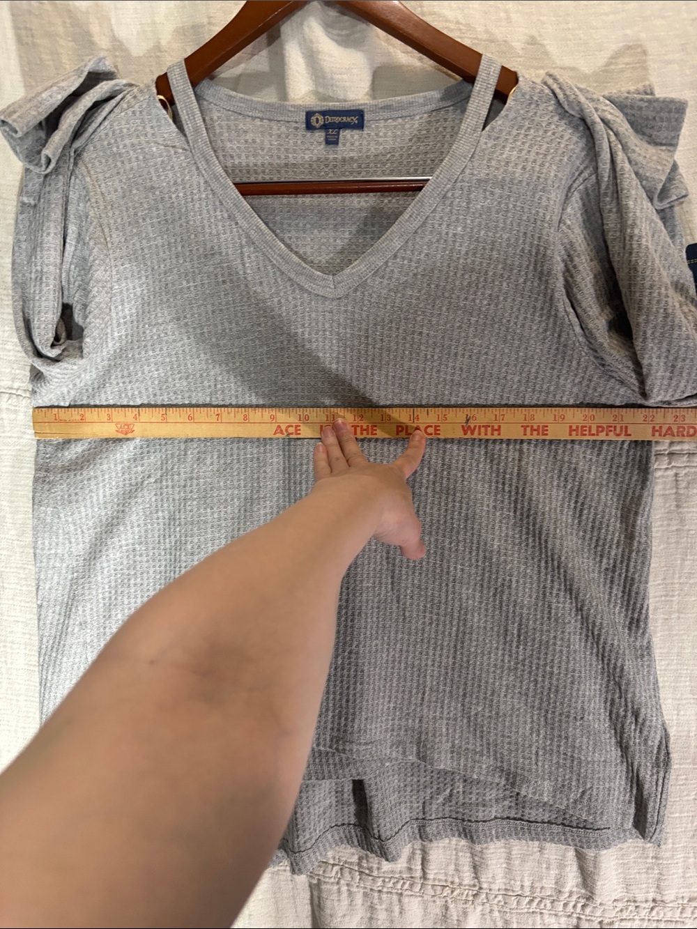 Democracy Gray Waffle Knit V Neck Cold Shoulder Top XL NWT - Picture 7 of 9